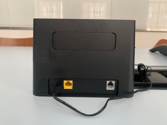 Huawei router back