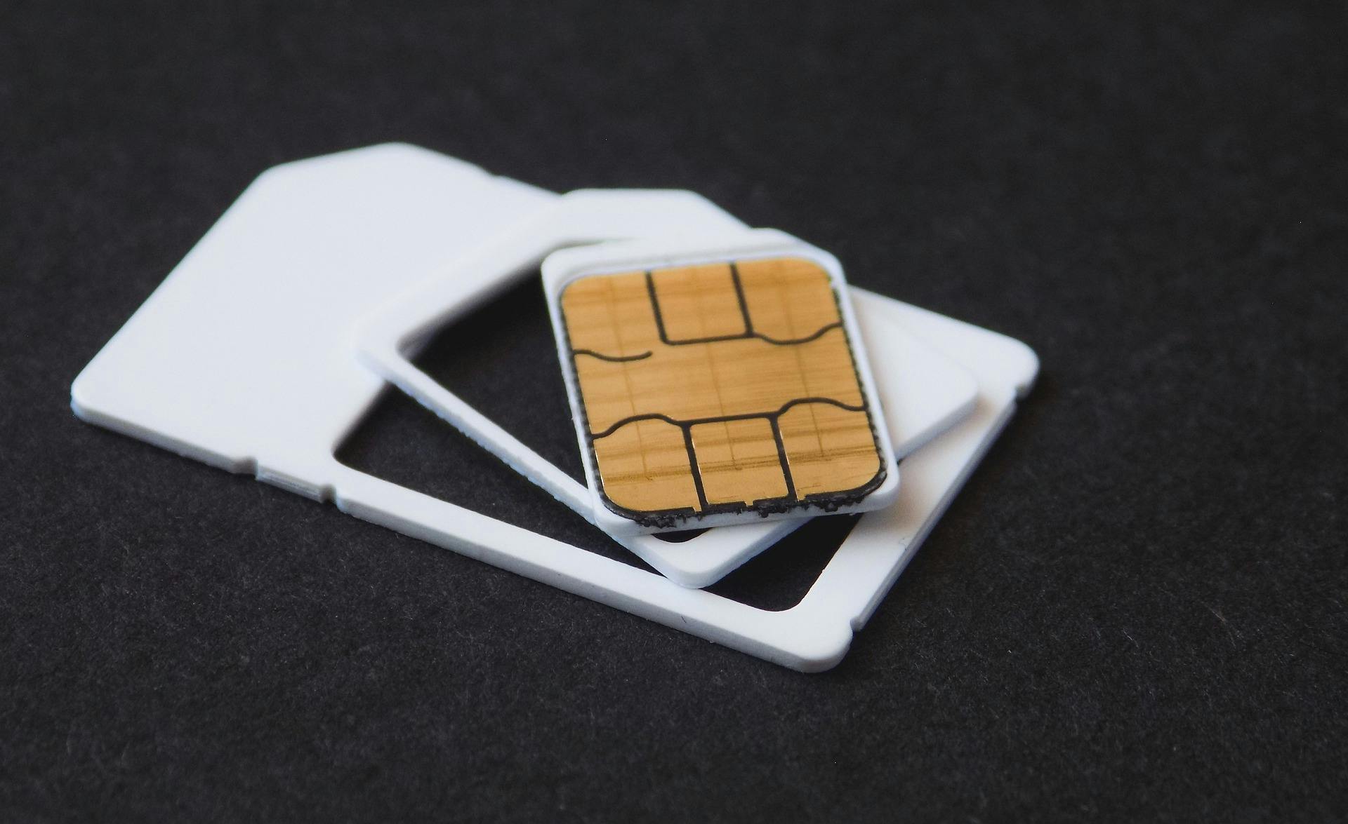 Do iPhones have SIM cards? What size do you need?