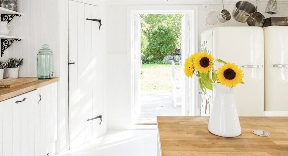Kitchen with flowers