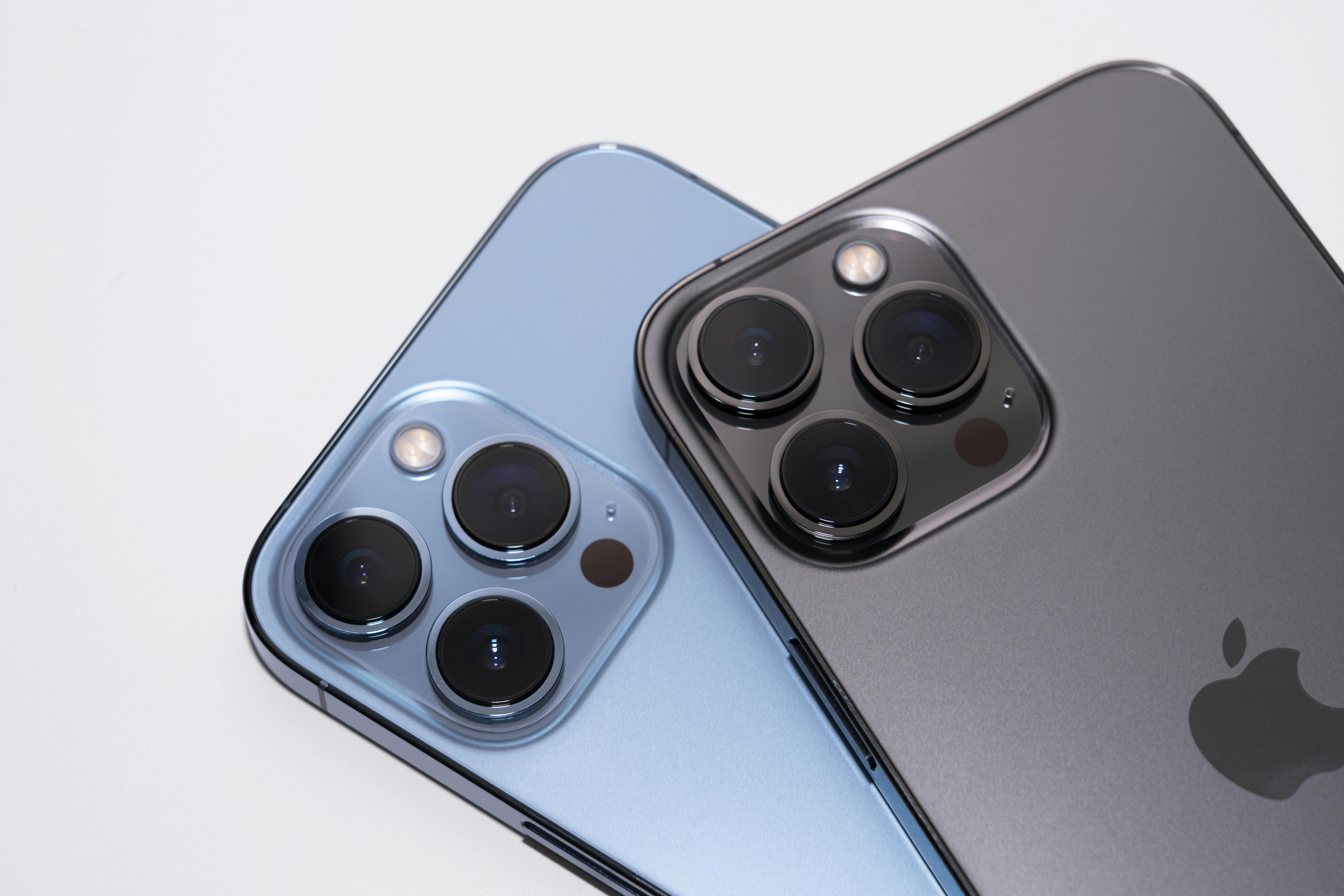 blue and black iphone 13 pro