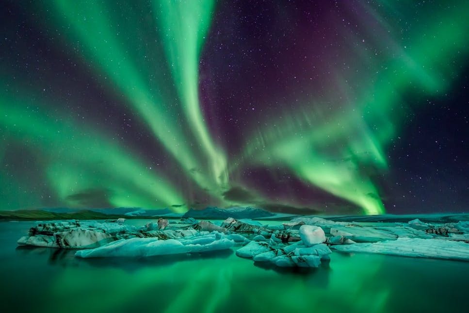 Green northern lights light up Iceland's skies