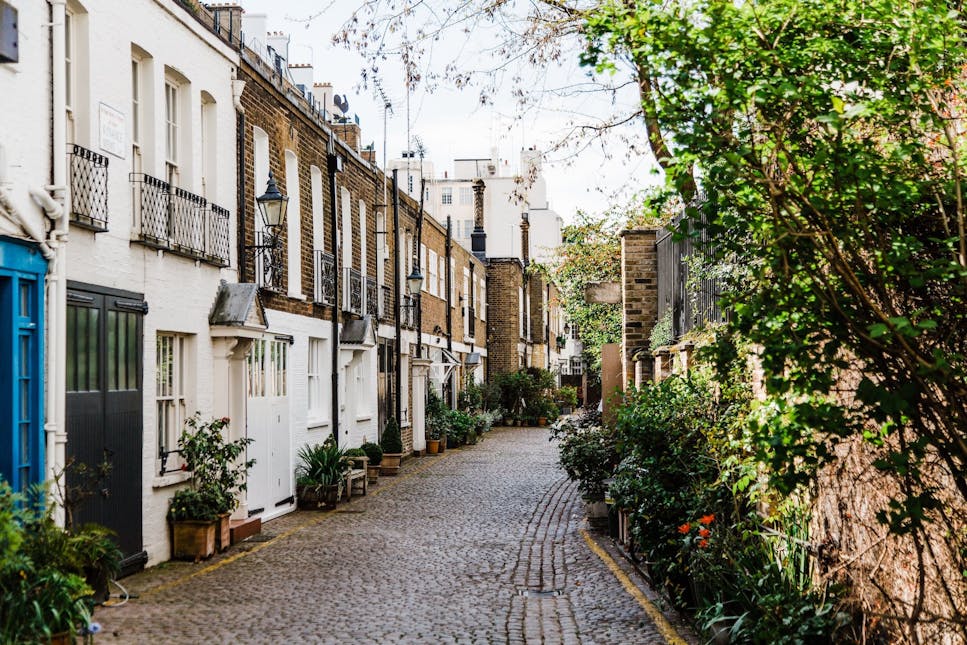 hero-english-street-mews-houses.jpg