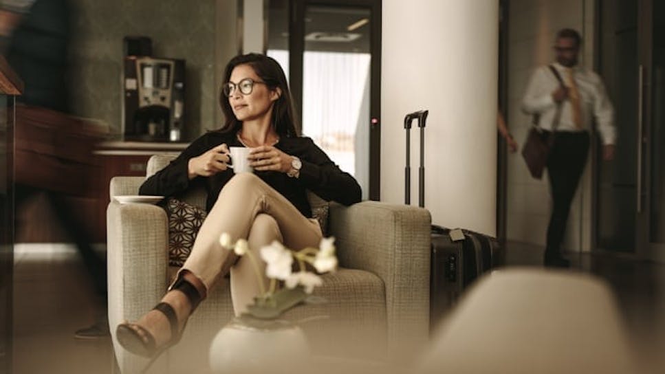 Free or cheap airport lounges