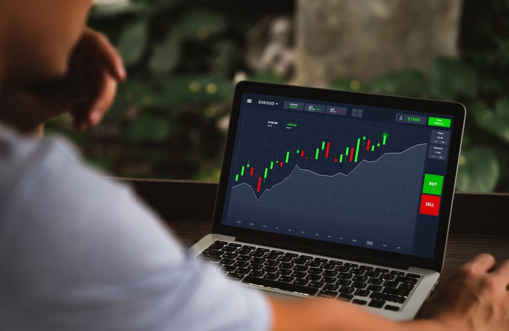 igd-hero-funds-stocks-laptop.jpg