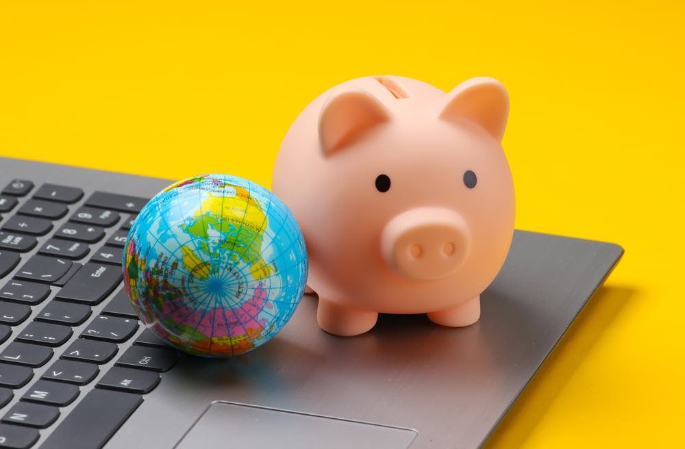 igd-hero-sending-money-abroad-international-transfers-laptop.png