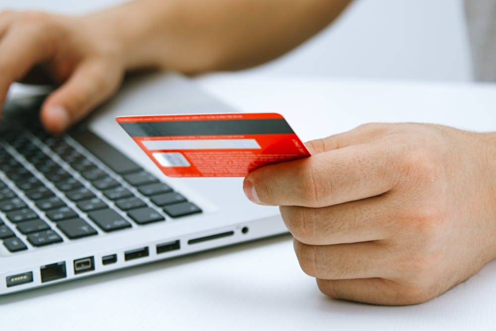 hero-igd-credit-card-laptop-bad-credit.png