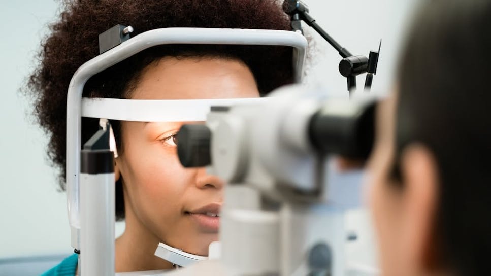 hero-homepage-optic-express-optician-eye-test.jpg