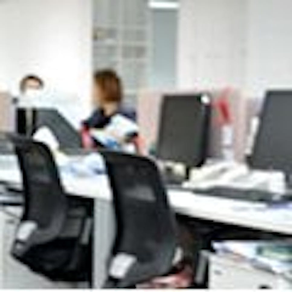 rhs-office-deskworker