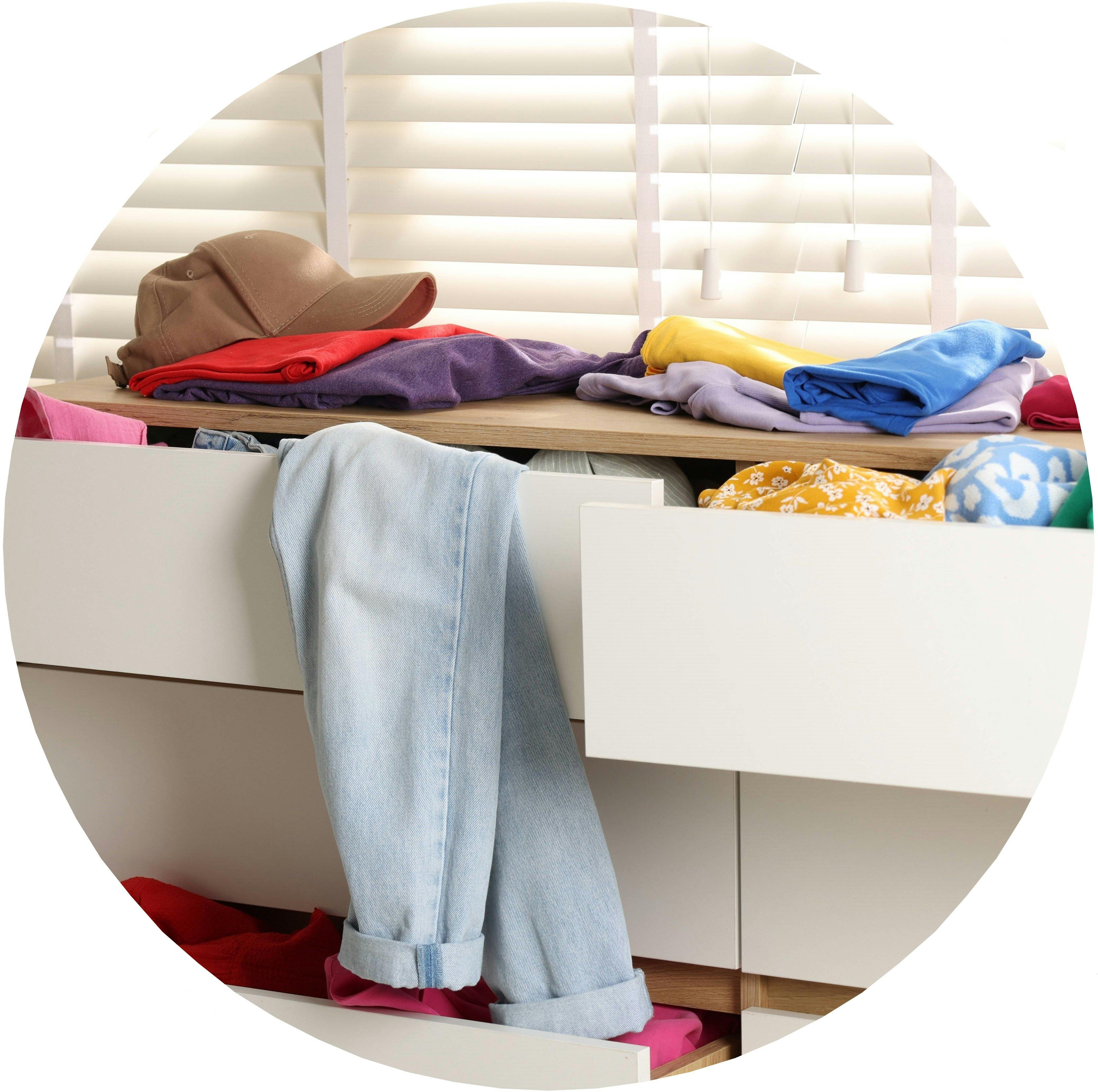 Selling_clothes_clutter_circle.jpg
