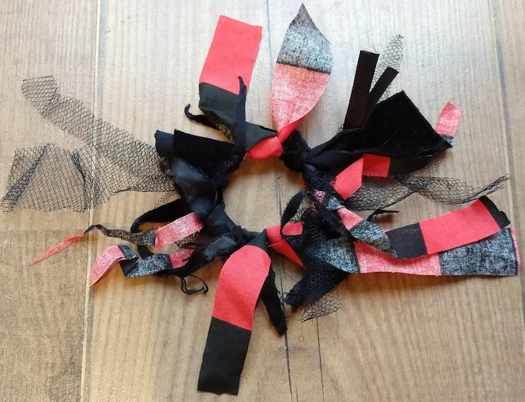 fabric-scraps-blog-scrunchie.jpg