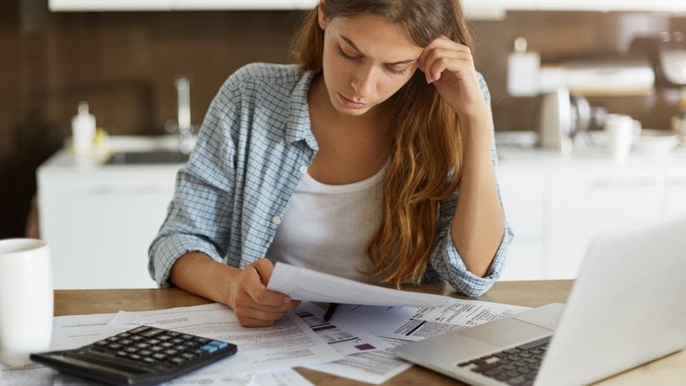 hero-homepage-pension-woman-laptop-paper-calculator.jpg