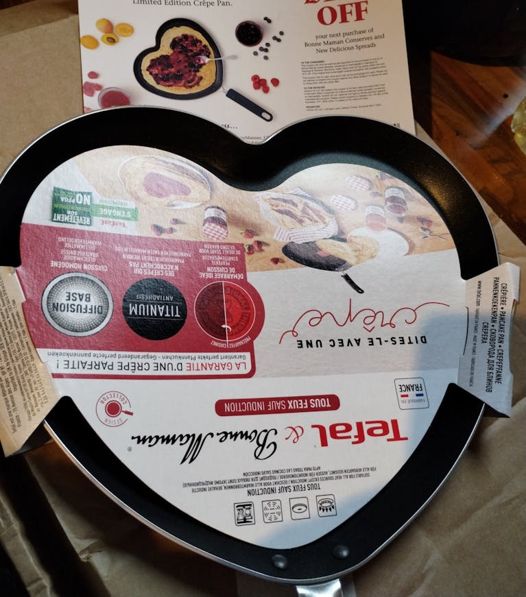 Heart-shaped crepe pan