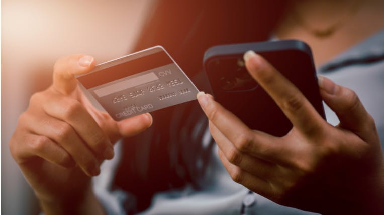 hero-homepage-tip-spending-credit-card-smartphone-purchase.png