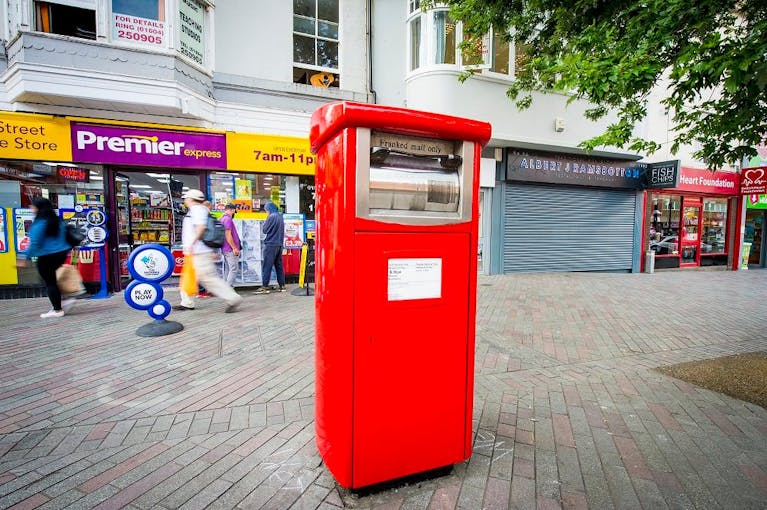 pics-royal_20mail20parcel20postbox20trial