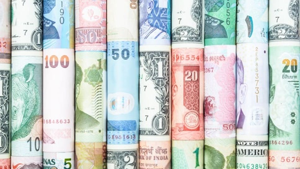 hero-travel-withdrawing-cash.jpg