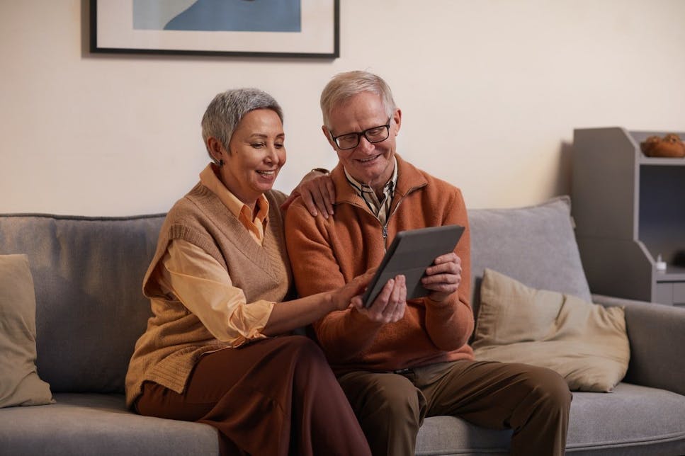 Should I switch to Universal Credit from Tax Credits or Income Support?