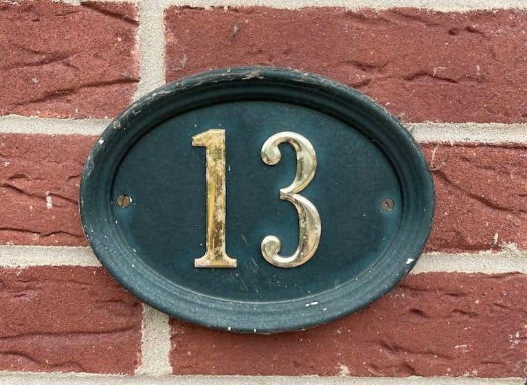 House number sign '13'