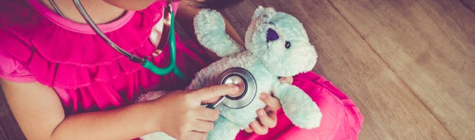 igd-health-insurance-family-child-teddy-ill.png