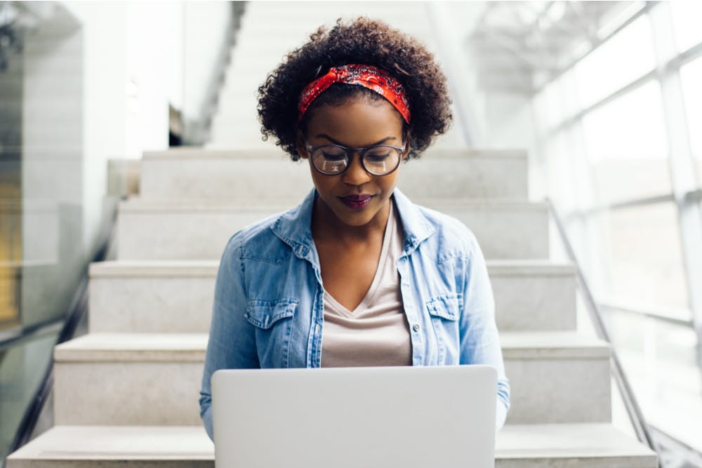 hero-igd-laptop-lady-student-bank-accounts.png