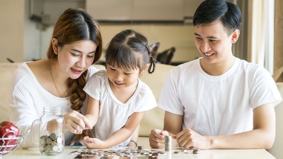 hero-incomeandfamily-family-saving.jpg