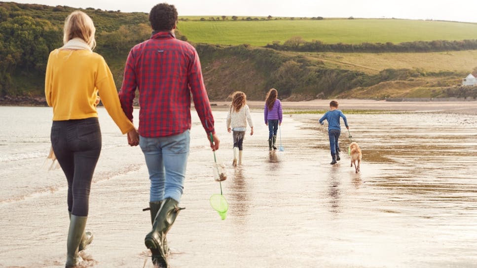 hero-homepage-hoseasons-holiday-travel-beach-family-uk.jpg