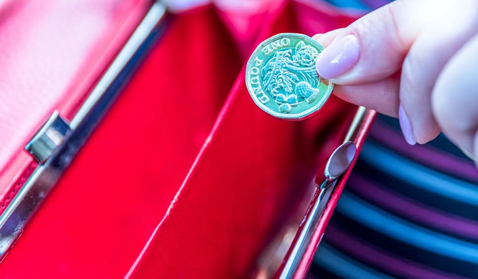 hero-homepage-tip-saving-money-makeover-purse-pound-coin-v2.png