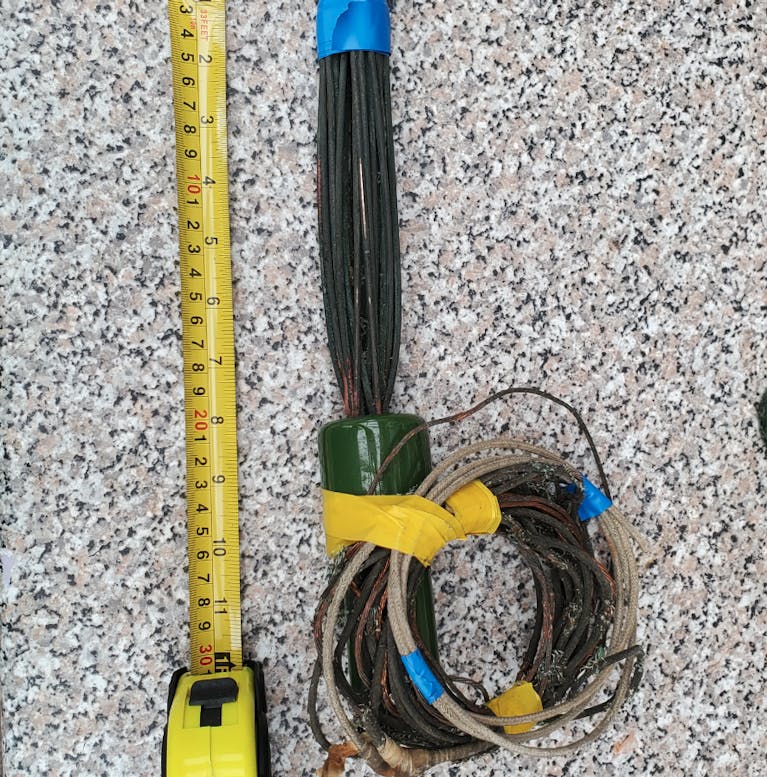 A contraption consisting on a bundle of wires, laid on a worktop