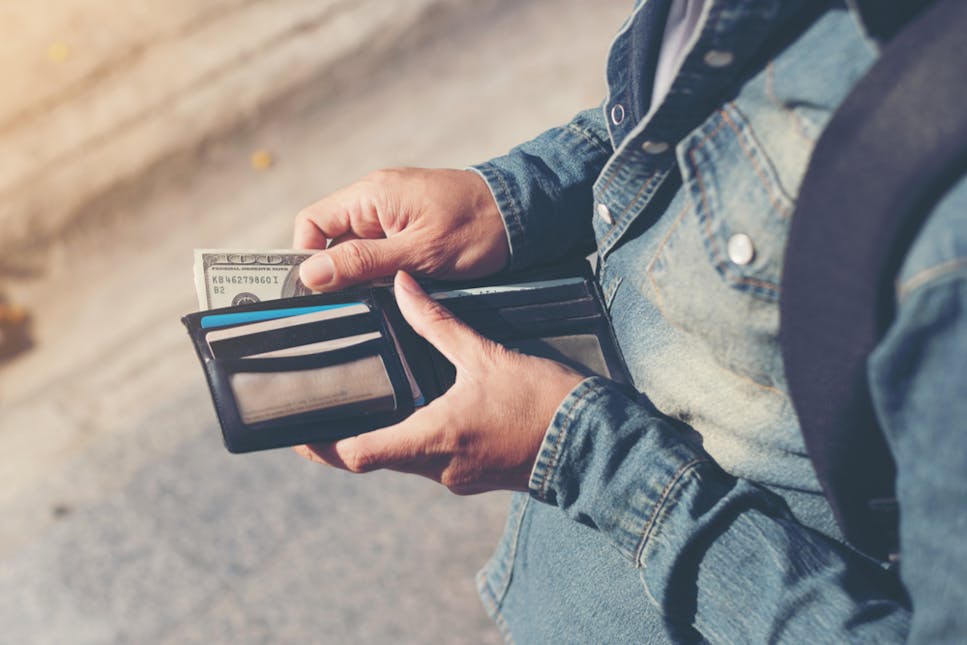 igd-hero-travel-money-wallet-dollars.png